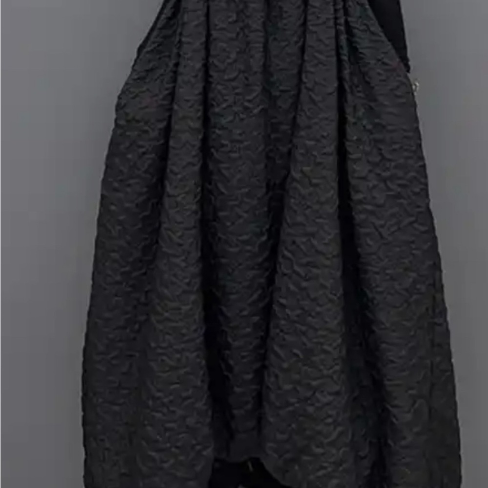 Jumper - Picture 2 of 2